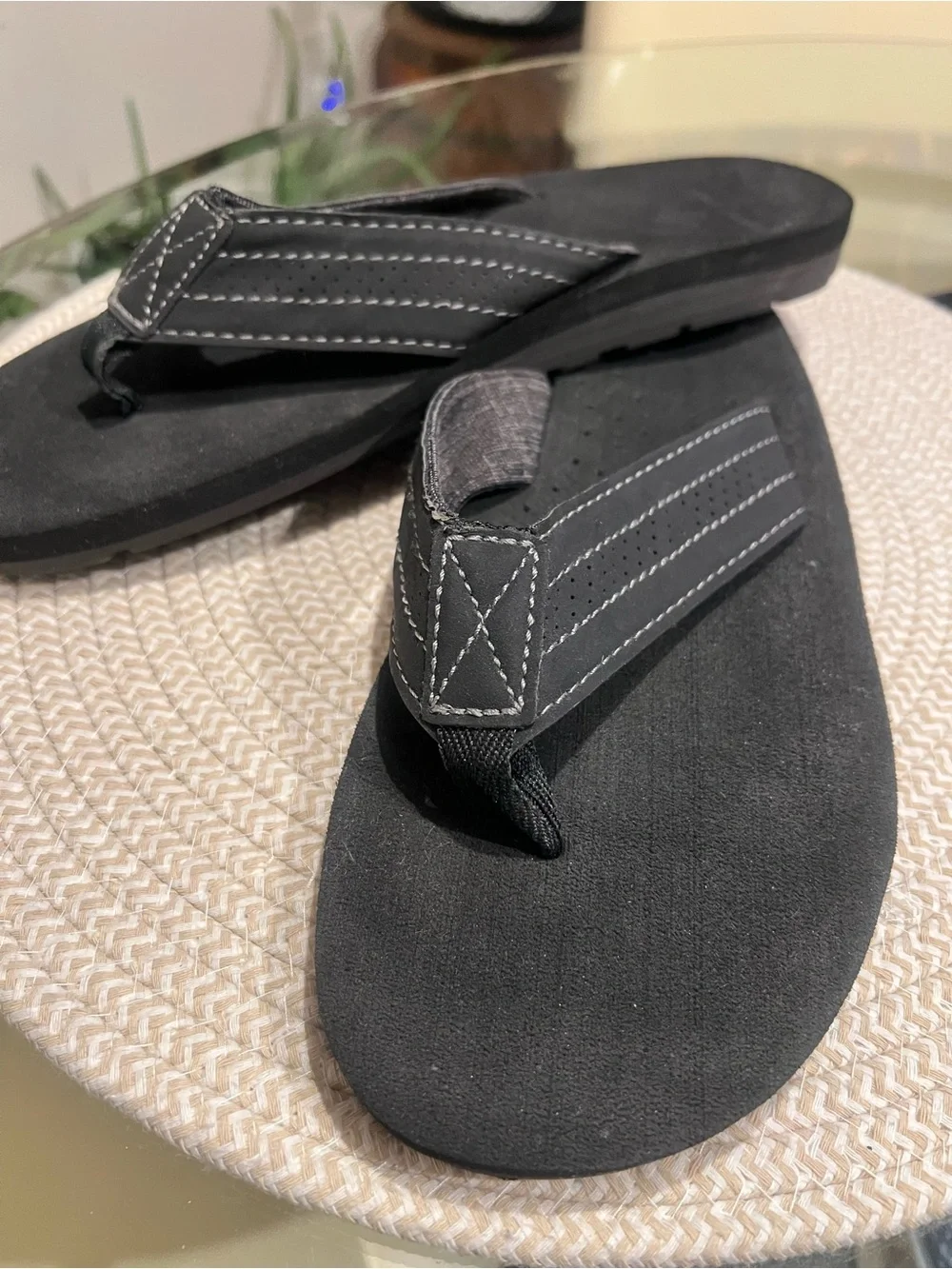 Vintage Stone Men's Black Soft Flip Flop Sandals